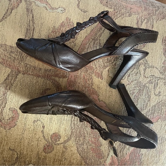 Rare Vintage FENDI Spy Sandals Beautiful Peep Toe with T Strap - Picture 9 of 16